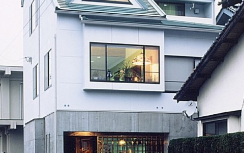 ≪岩国市≫ステンドグラス作家のアートな住まい