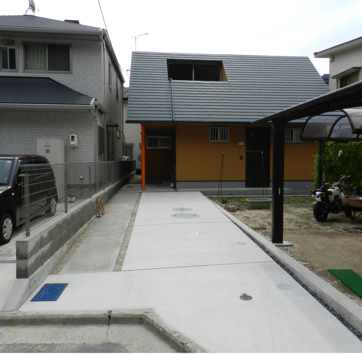 カワイイ洋風の外観と大屋根の住宅