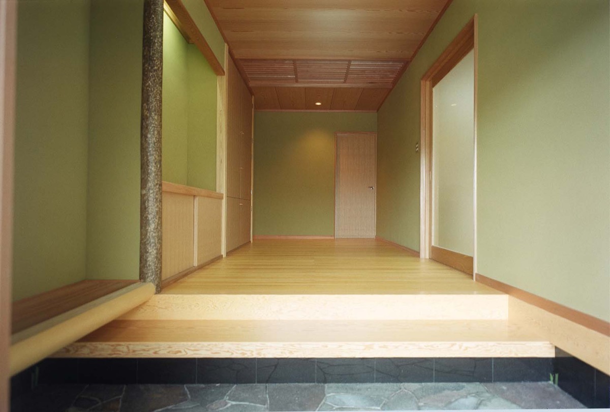 数寄屋門のある和風住宅