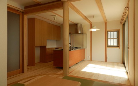 ≪廿日市市≫カワイイ洋風の外観と大屋根の住宅
