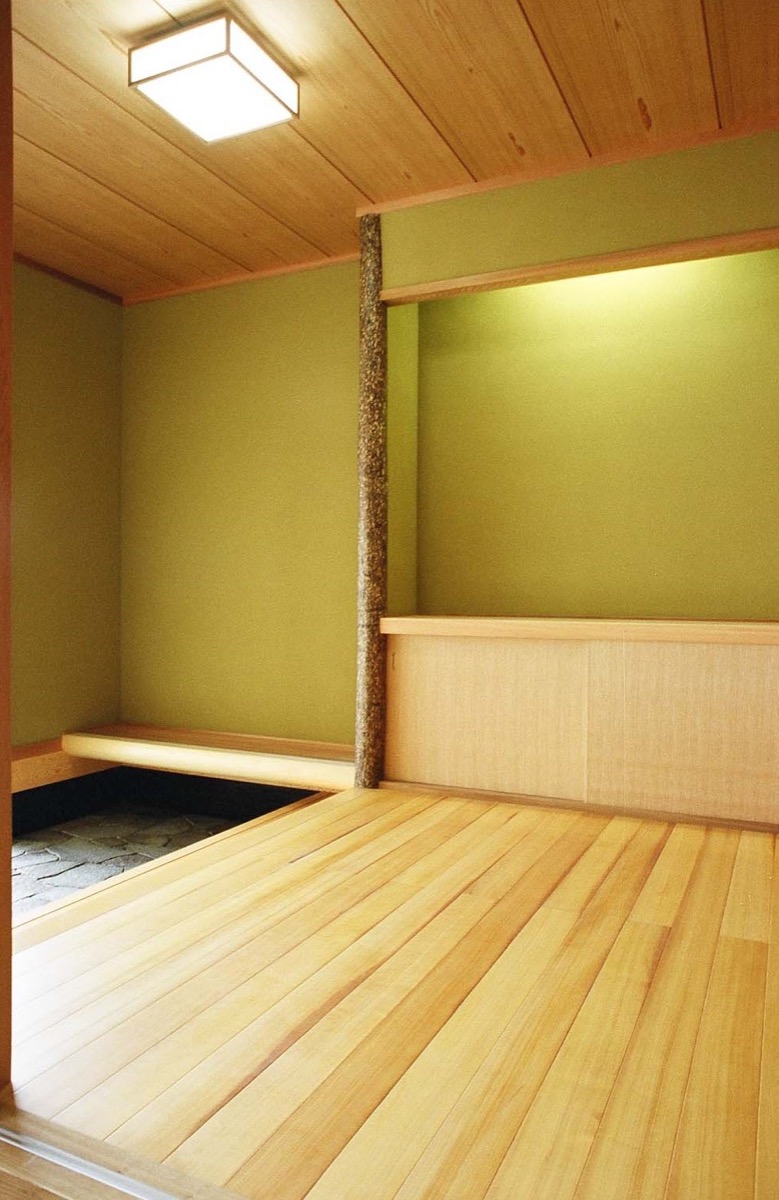 数寄屋門のある和風住宅