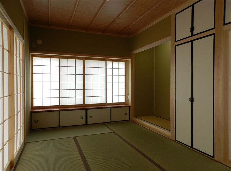 ≪大竹市≫丸太梁と漆喰の平屋造り