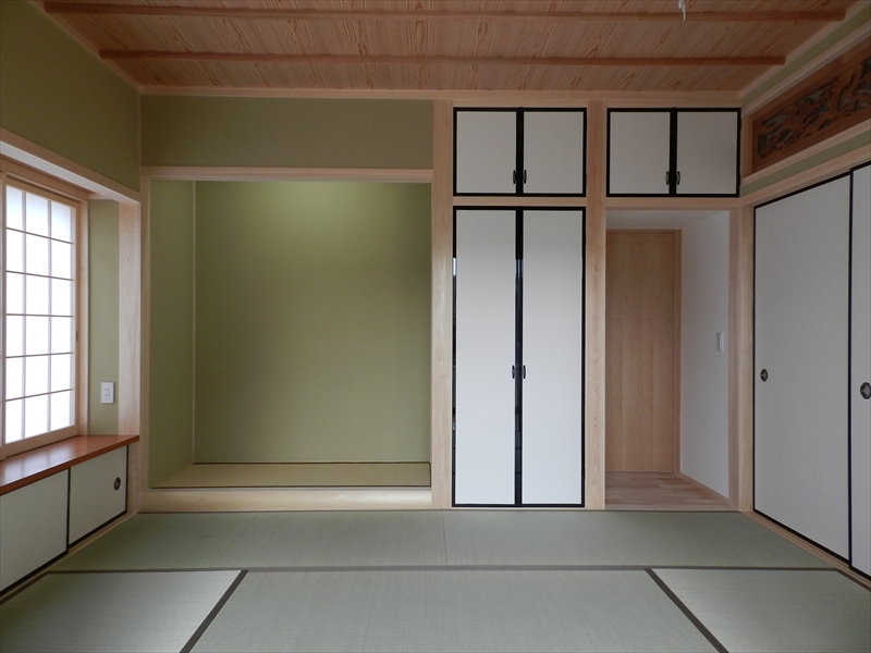≪大竹市≫丸太梁と漆喰の平屋造り
