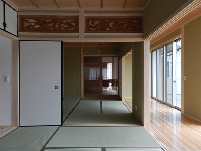 ≪大竹市≫丸太梁と漆喰の平屋造り