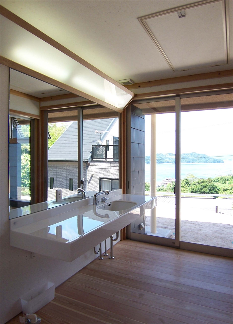 ≪柳井市≫絶景の海を眺め、薪ストーブの暖かさが伝わるスローライフの家