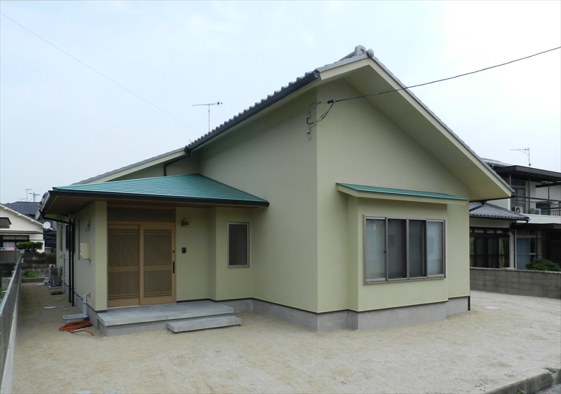 ≪大竹市≫丸太梁と漆喰の平屋造り