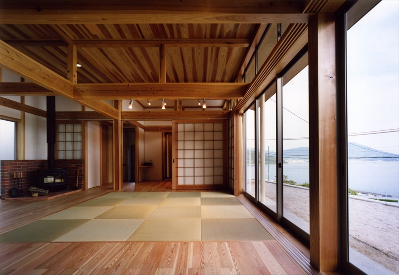 ≪柳井市≫絶景の海を眺め、薪ストーブの暖かさが伝わるスローライフの家