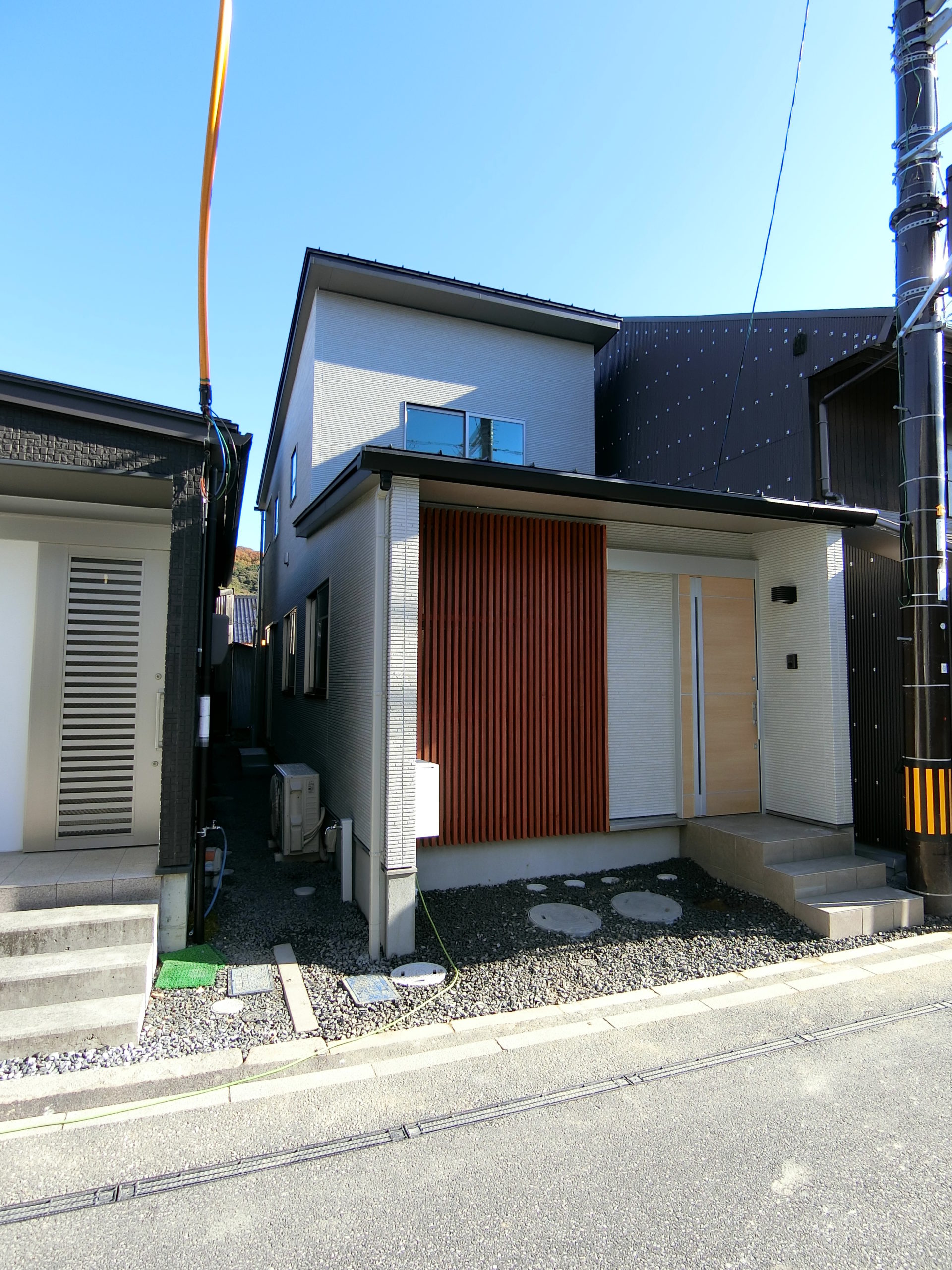 城下町の狭小地で建て替えたコンパクトハウス