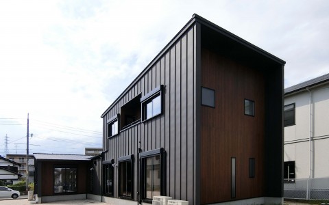 ≪岩国市≫三世代で楽しく暮らすヴィンテージ＆インダストリアルな家