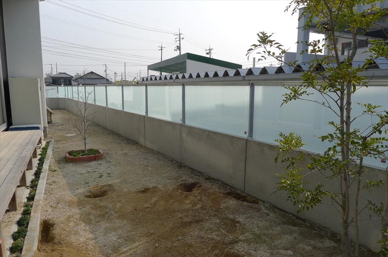 ≪岩国市≫シンプルな外観の中に、平屋と2階建てが混在する建物