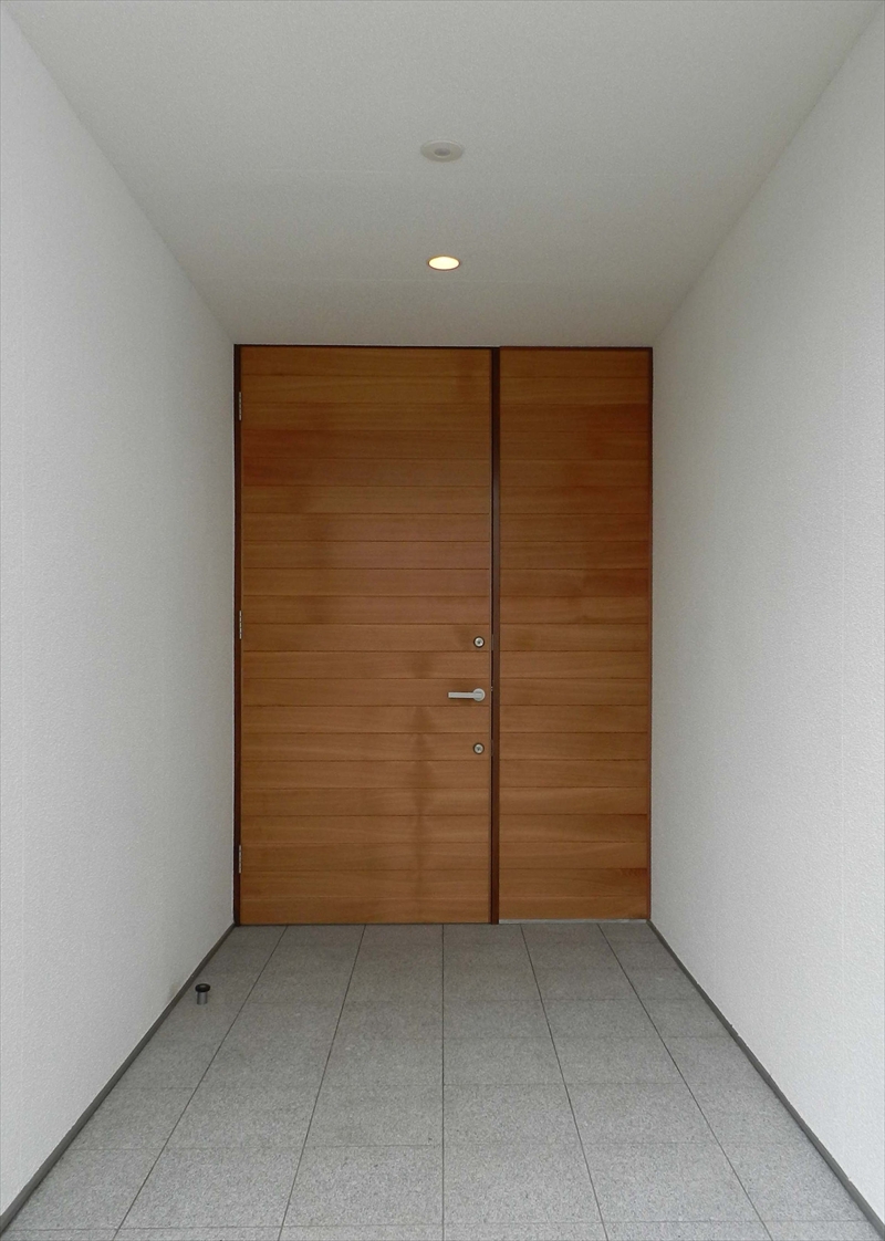 ≪岩国市≫シンプルな外観の中に、平屋と2階建てが混在する建物