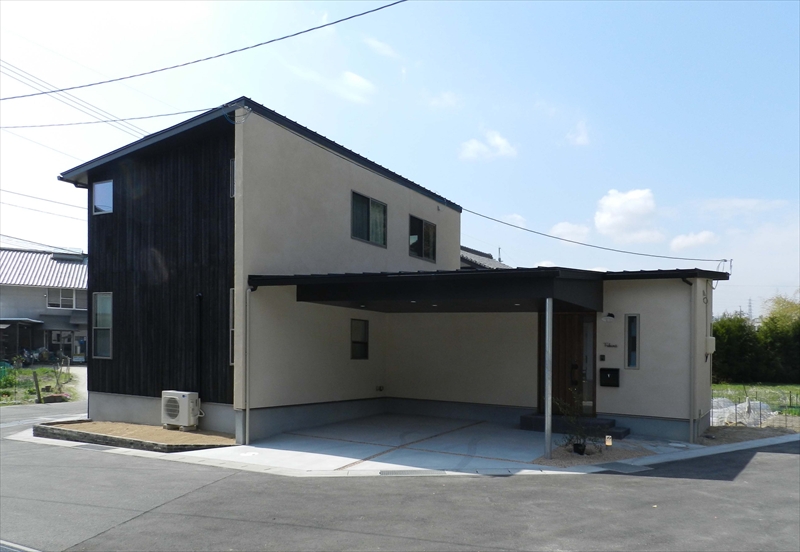 ≪岩国市≫大屋根と手焼きの焼き杉板の家