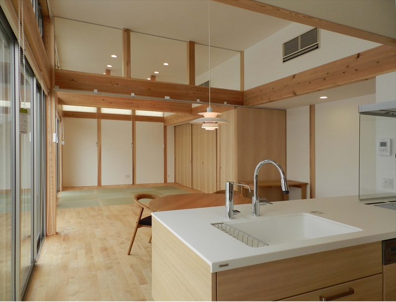 ≪岩国市≫シンプルな外観の中に、平屋と2階建てが混在する建物