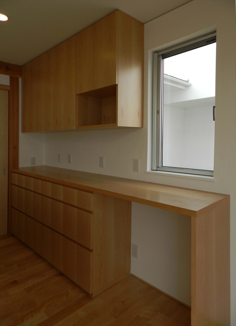≪岩国市≫シンプルな外観の中に、平屋と2階建てが混在する建物