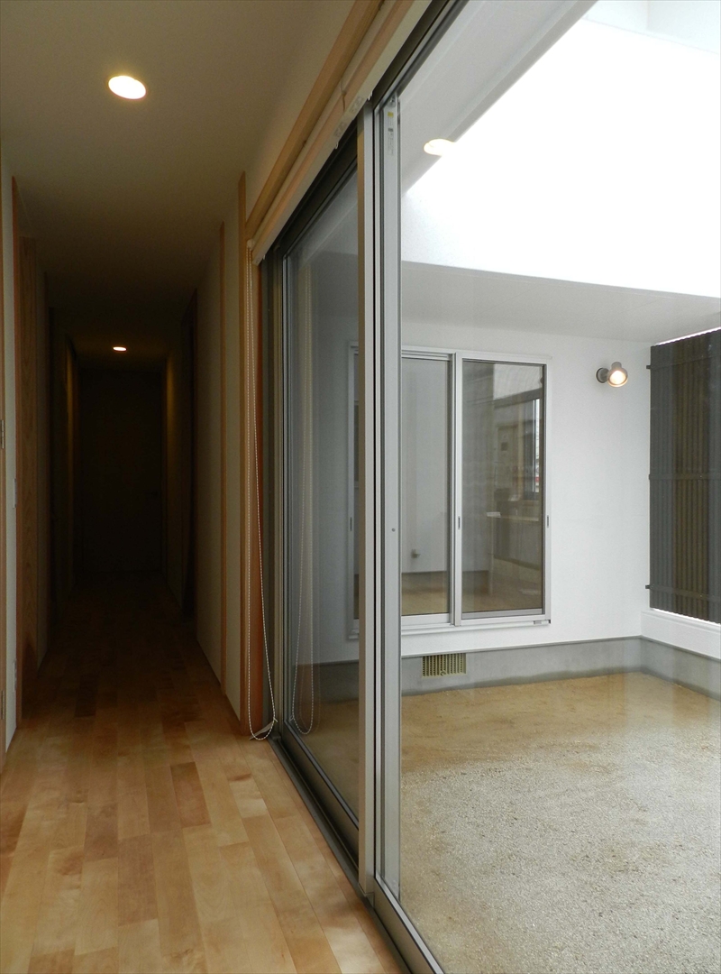 ≪岩国市≫シンプルな外観の中に、平屋と2階建てが混在する建物