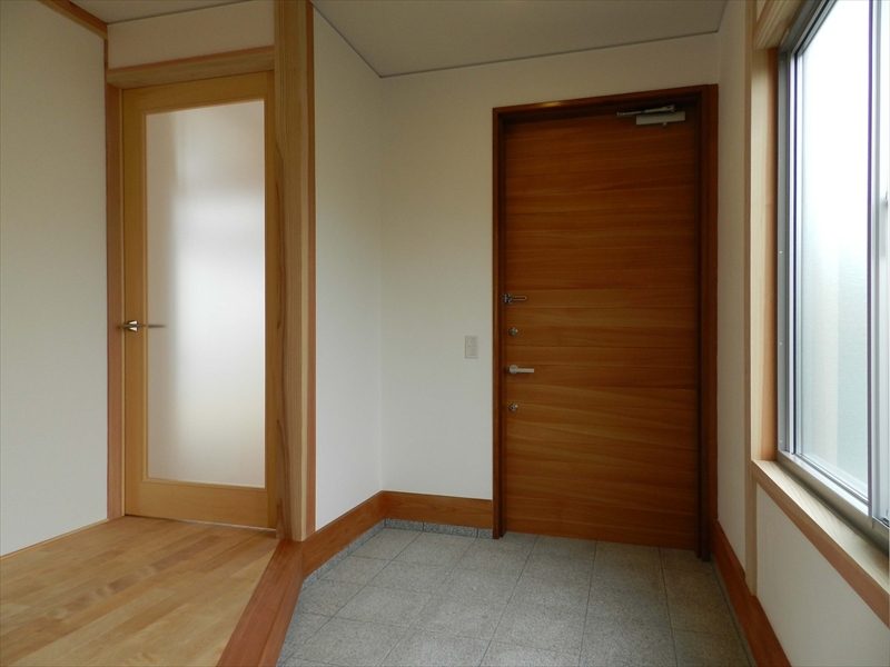 ≪岩国市≫シンプルな外観の中に、平屋と2階建てが混在する建物