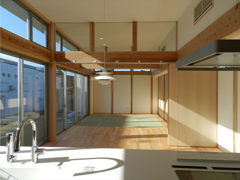 ≪岩国市≫シンプルな外観の中に、平屋と2階建てが混在する建物