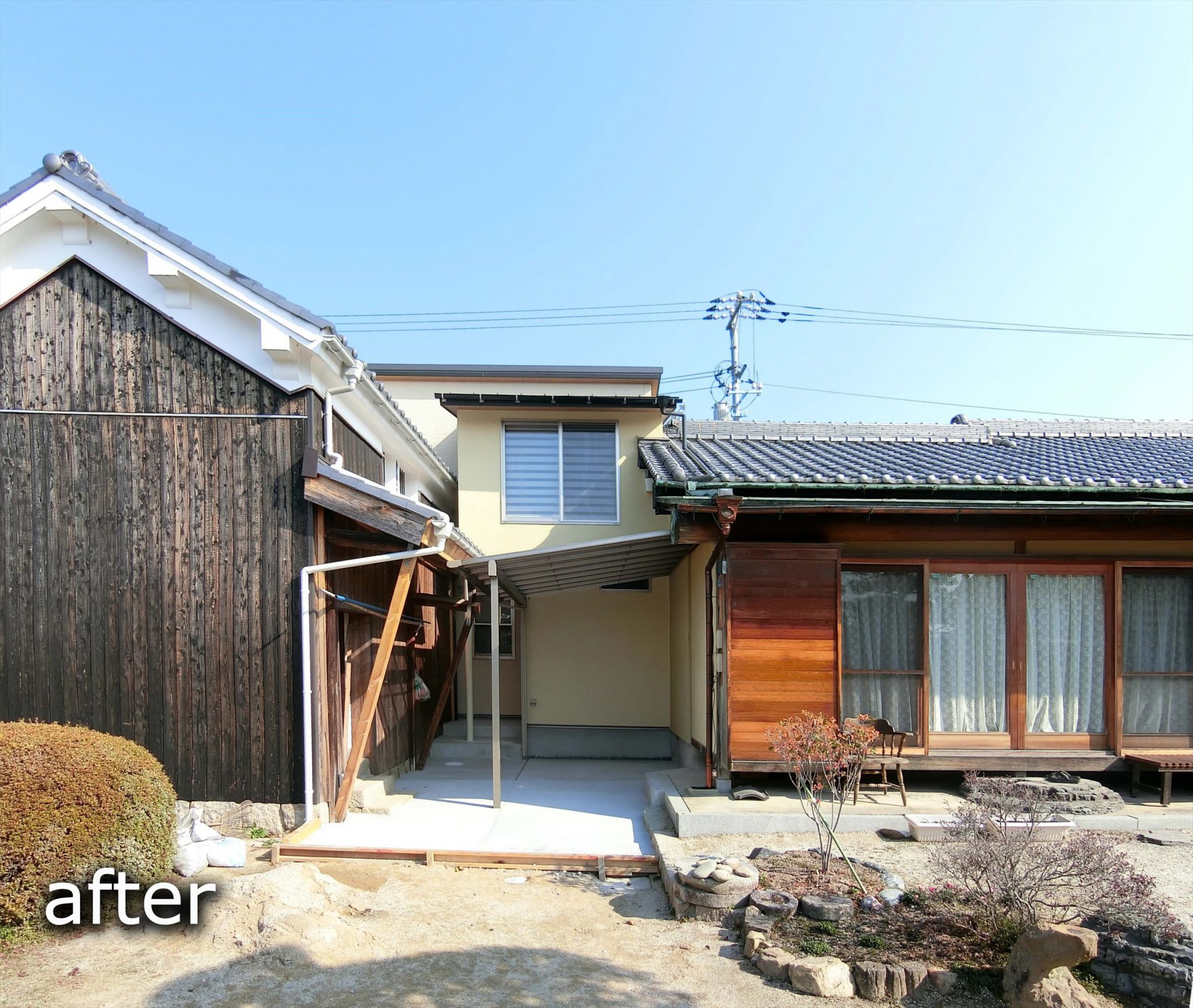 端正な和風住宅の母屋に隣接した増築部分の建替え工事